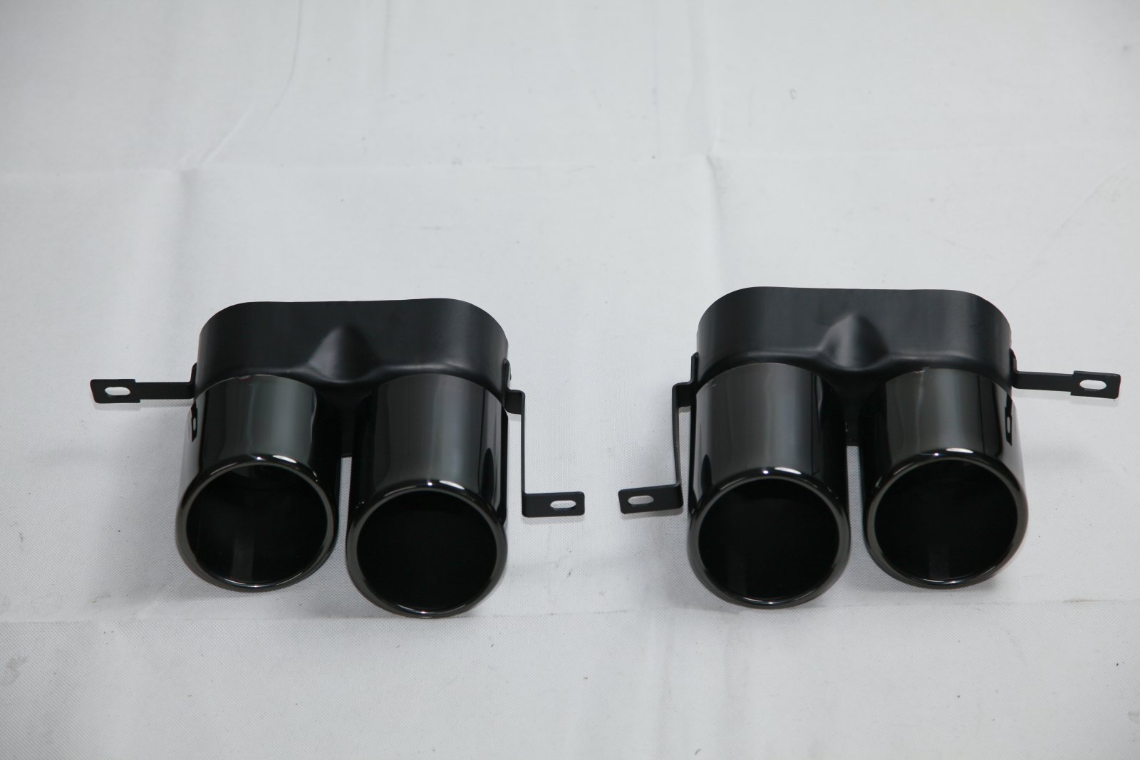 BMW G20 G28 black quad exhaust tip set close view