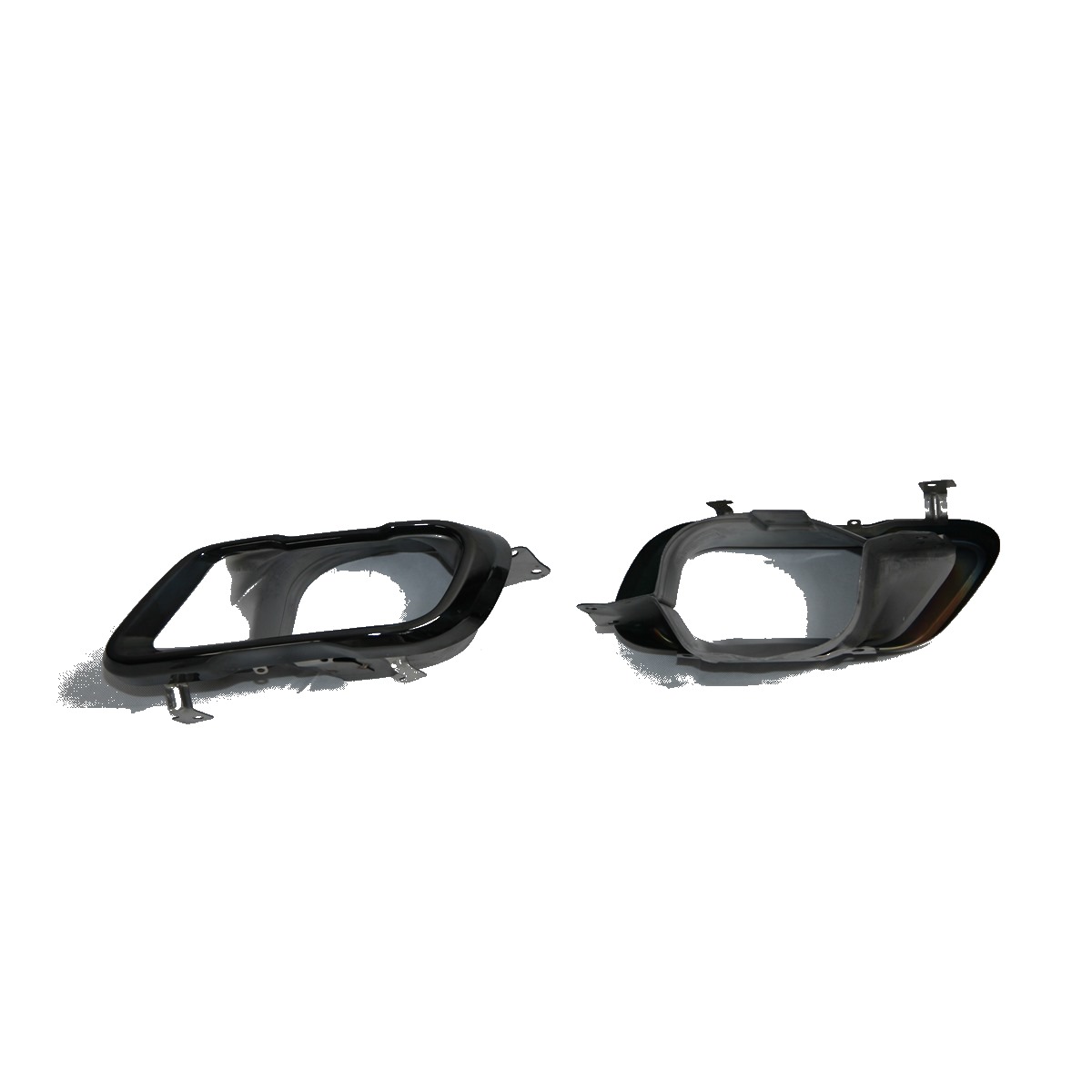 bmw-g05-g06-g07-black-square-exhaust-tips-detail-view.jpg