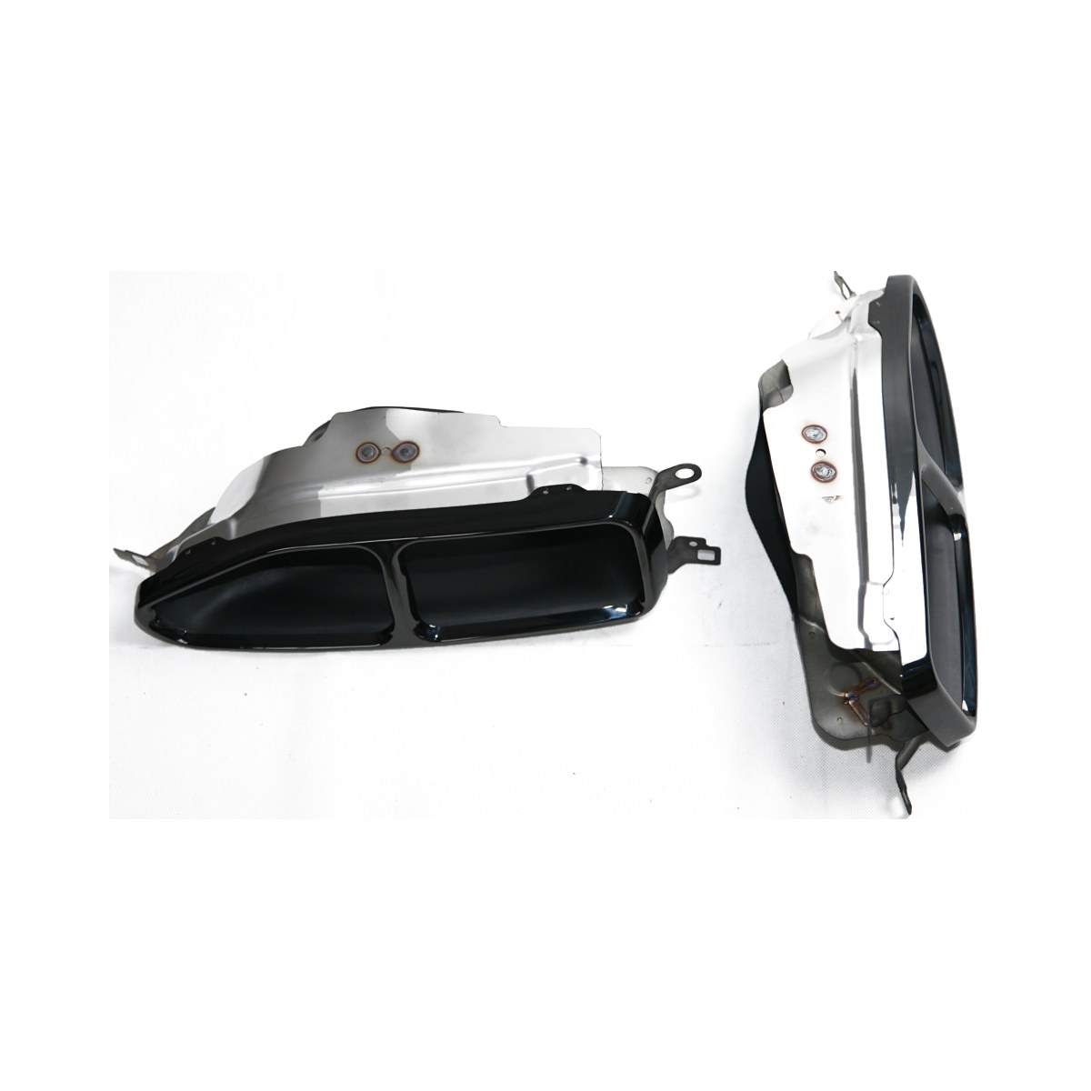 bmw-g11-g12-m760-square-exhaust-tip-covers-dual-outlet-detail.jpg