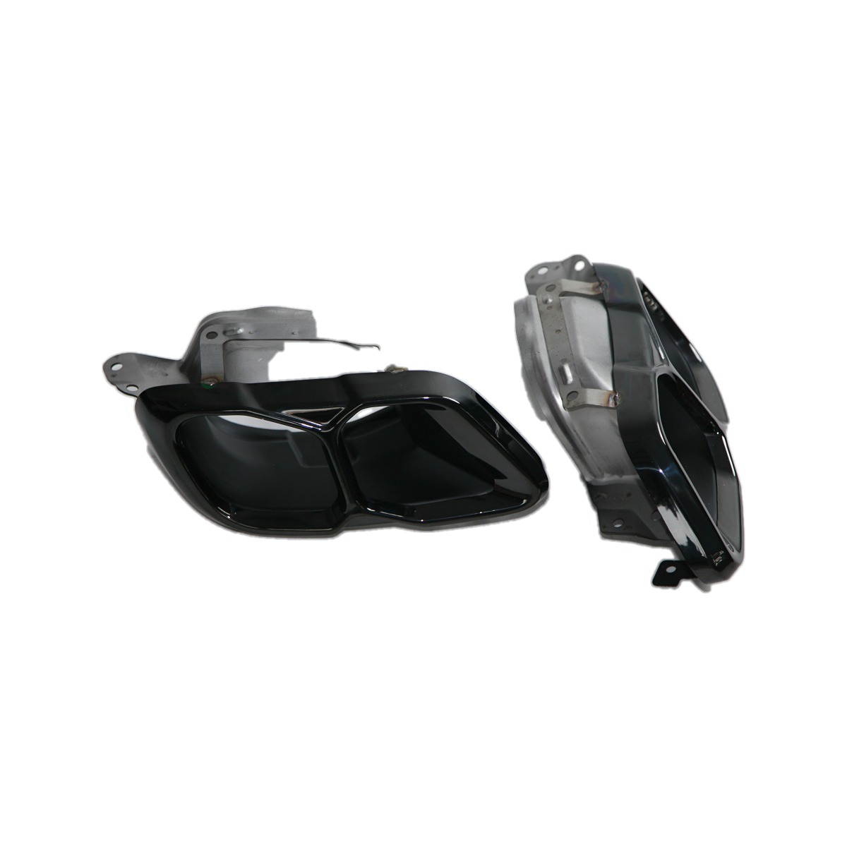 bmw-g05-square-with-bar-exhaust-tips-rear-angle.jpg